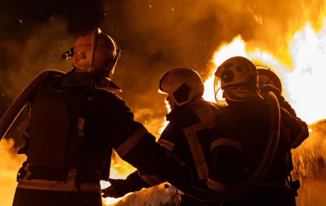 В Україні відзначили День захисників і захисниць Росіяни вдарили по Чернігову та пошкодили багатоповерхівку