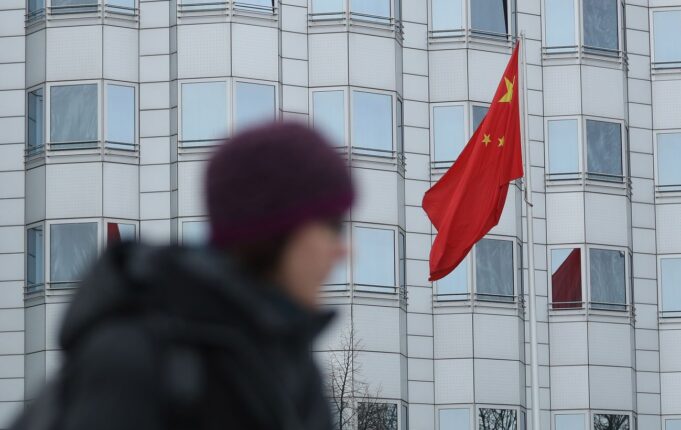 Китай протестує проти санкцій ЄС, що стосуються китайських компаній Китай вимагає від ЄС вилучити китайські компанії з санкційного списку проти Росії