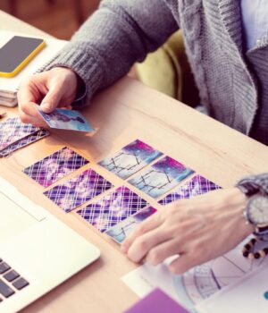 Гороскоп-на-26-квітня-за-картами-Таро:-Овнам-–-не-поспішати,-Рибам-–-затримка