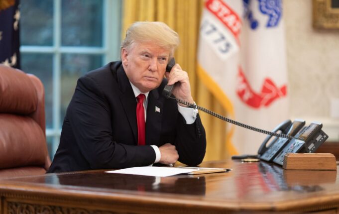 Трамп продовжує переговори з Путіним і Зеленським щодо завершення війни в Україні Трамп: я продовжую говорити з Путіним і Зеленським про завершення війни в Україні