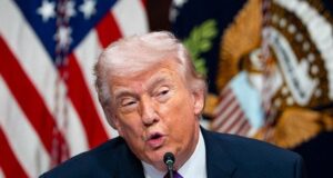 Трамп пояснив затримку евакуації під час стрілянини на вечері Білого дому Трамп-пояснив-затримку-евакуації-під-час-стрілянини-на-вечері-Білого-дому