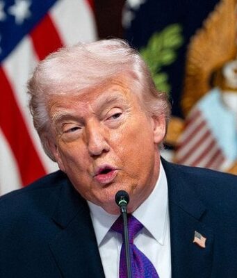 Трамп пояснив затримку евакуації під час стрілянини на вечері Білого дому Трамп-пояснив-затримку-евакуації-під-час-стрілянини-на-вечері-Білого-дому