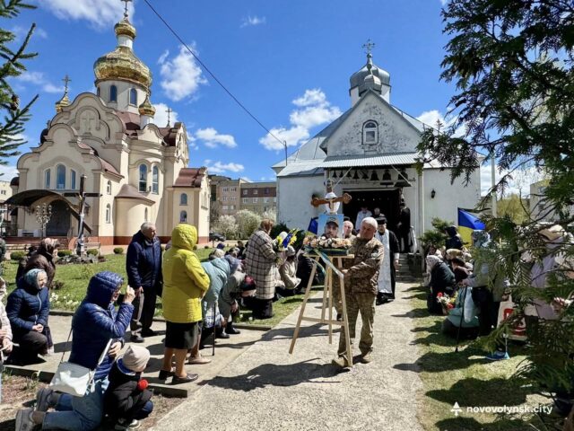Остання шана захиснику Олександру Шпуру в Нововолинську Нововолинці-попрощалися-з-Героєм-Олександром-Шпуром