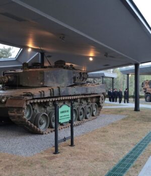 Кім Чен Ин відкрив у КНДР музей із “трофейною” технікою ЗСУ (фото)