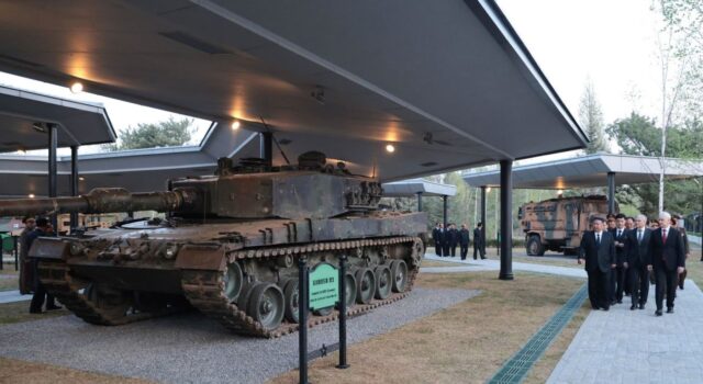 У Північній Кореї відкрили музей із захопленою українською технікою Кім Чен Ин відкрив у КНДР музей із “трофейною” технікою ЗСУ (фото)