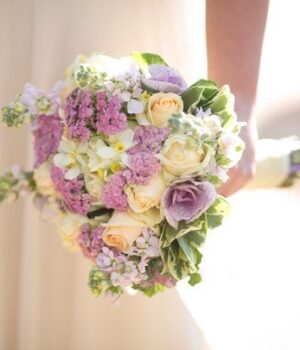 Родичка-під-час-весілля-облила-наречену-чорною-фарбою:-вона-шокувала-причиною-свого-вчинку-(фото)