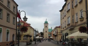 Ряшів: Місто-рятівник для українських біженців Туск-назвав-Ряшів-містом-рятівником-через-допомогу-українцям-після-вторгнення-рф