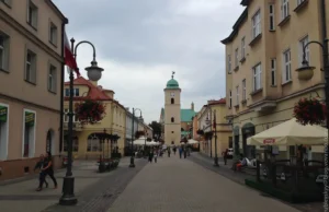 Ряшів: Місто-рятівник для українських біженців Туск-назвав-Ряшів-містом-рятівником-через-допомогу-українцям-після-вторгнення-рф