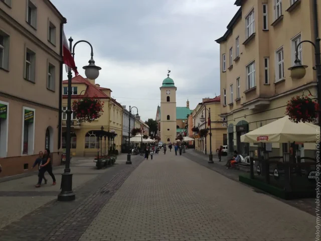 Ряшів: Місто-рятівник для українських біженців Туск-назвав-Ряшів-містом-рятівником-через-допомогу-українцям-після-вторгнення-рф