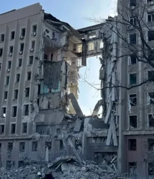 У Миколаєві хлопець загинув, стрибнувши з даху будівлі ОДА