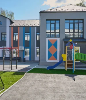 У Гостомелі відкрили відновлену початкову школу