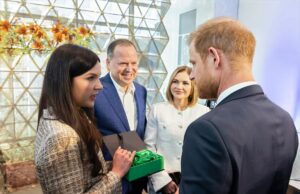 Принц Гаррі отримав пам’ятний подарунок від UPG під час заходів Ігор Нескорених Принц-Гаррі-отримав-пам’ятний-подарунок-від-upg-під-час-заходів-Ігор-Нескорених