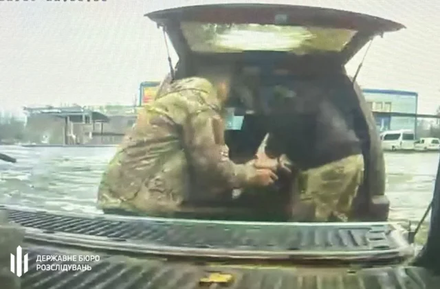 Затримано військового, який намагався торгував кулеметами Затримано військового, який намагався торгував кулеметами