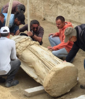 У-Туреччині-археологи-виявили-унікальну-статую-богині-Афіни