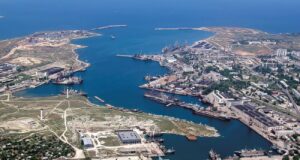 Атака дронів на окупований Крим: вибухи на аеродромах та в містах Крим масовано атакували невідомі дрони: на аеродромі “Саки” було чути вибухи