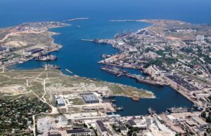 Атака дронів на окупований Крим: вибухи на аеродромах та в містах Крим масовано атакували невідомі дрони: на аеродромі “Саки” було чути вибухи