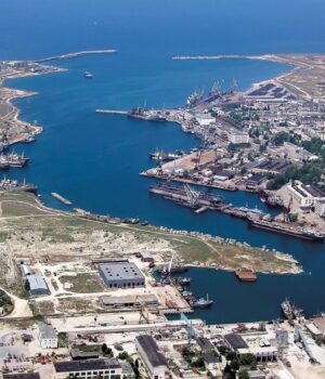 Крим масовано атакували невідомі дрони: на аеродромі “Саки” було чути вибухи