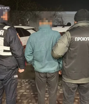 На-Хмельниччині-чоловіка-підозрюють-у-сексуальному-насильстві-над-11-річною-падчеркою