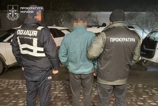 На Хмельниччині чоловіка заарештували за сексуальне насильство над падчеркою На-Хмельниччині-чоловіка-підозрюють-у-сексуальному-насильстві-над-11-річною-падчеркою