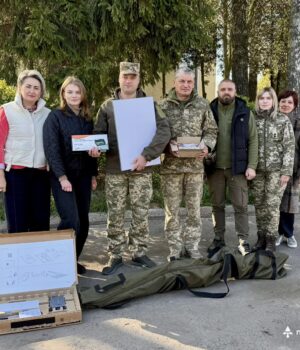 Військовим-39-го-ЗРП-передали-обладнання,-придбане-за-кошти-«Великдень-фесту»