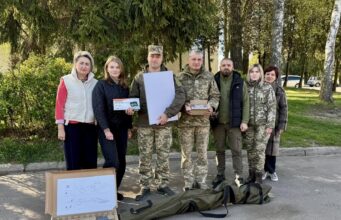 Нововолинська громада підтримала військових новим обладнанням Військовим-39-го-ЗРП-передали-обладнання,-придбане-за-кошти-«Великдень-фесту»