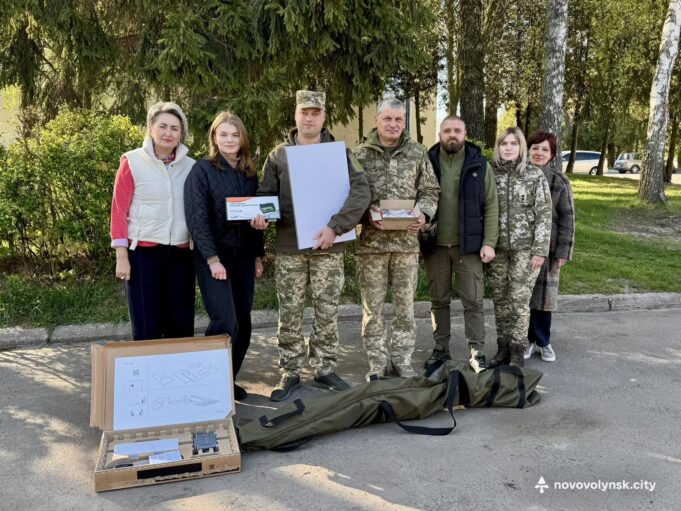 Нововолинська громада підтримала військових новим обладнанням Військовим-39-го-ЗРП-передали-обладнання,-придбане-за-кошти-«Великдень-фесту»