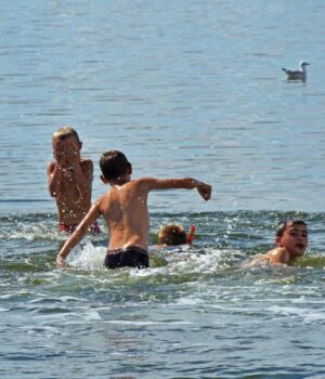 Діти-70-х-років-росли-без-контролю-та-розкладів:-це-дало-їм-те,-чого-зараз-бракує.