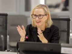 Тимчасова повірена у справах США в Україні Джулі Девіс залишає посаду через розбіжності з Трампом Вже друга голова дипмісії США в Україні йде з посади через Трампа, – FT