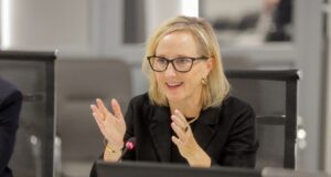 Тимчасова повірена у справах США в Україні Джулі Девіс залишає посаду через розбіжності з Трампом Вже друга голова дипмісії США в Україні йде з посади через Трампа, – FT