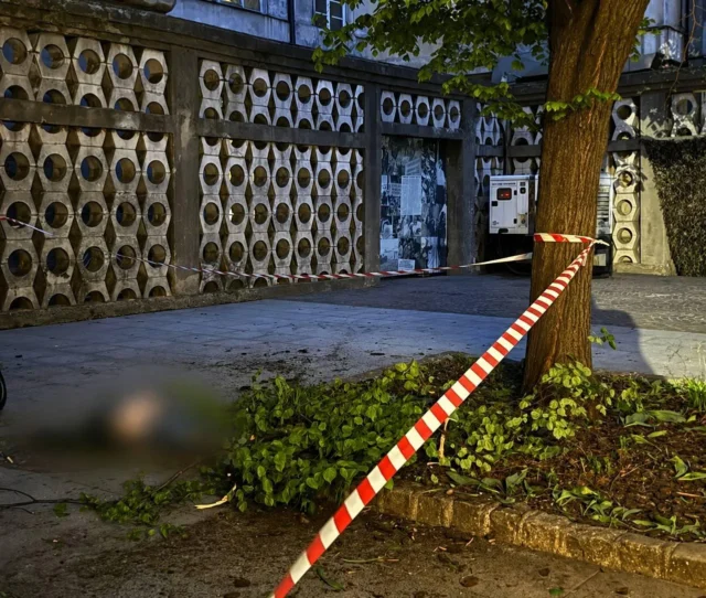 У Львові австралієць вчинив самогубство, стрибнувши з Ратуші У Львові австралієць вчинив самогубство, стрибнувши з Ратуші