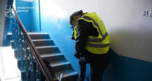 У Тернополі школярка поранила однокласницю ножем у під’їзді Уламок-ножа-залишився-в-голові-–-школярка-з-Тернополя-отримала-підозру-за-замах-на-однокласницю