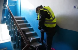 У Тернополі школярка поранила однокласницю ножем у під’їзді Уламок-ножа-залишився-в-голові-–-школярка-з-Тернополя-отримала-підозру-за-замах-на-однокласницю