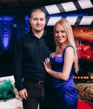 Зірка-“Холостяка-13”-Бєлєнь-після-пологів-поскаржилася-на-самопочуття-і-показала-чоловіка-з-донькою