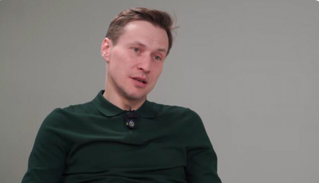 Зірка “Кріпосної” розлучився з дружиною після 10 років шлюбу та назвав причину Зірка-“Кріпосної”-розлучився-з-дружиною-після-10-років-шлюбу-та-назвав-причину