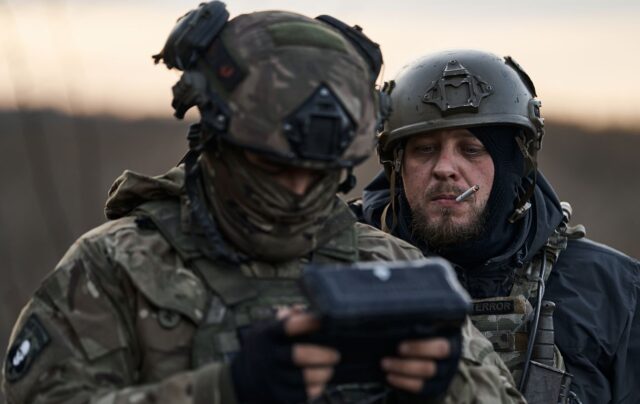 Сили оборони України завдали удари по військових об’єктах РФ у Криму та Запорізькій області ЗСУ вдарили по аеродрому “Кача” й нафтобазі у Сімферополі