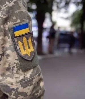 Під-Києвом-співробітників-ТЦК,-ймовірно,-піймали-на-хабарі-В-обласному-ТЦК-кажуть,-що-розпочали-службове.