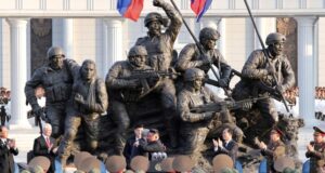 Північна Корея вшановує загиблих солдатів, які воювали на стороні Росії в Україні Північна-Корея-вшановує-деяких-своїх-солдатів,-які-загинули-у-російсько-українській-війні.-А-як-щодо-решти?