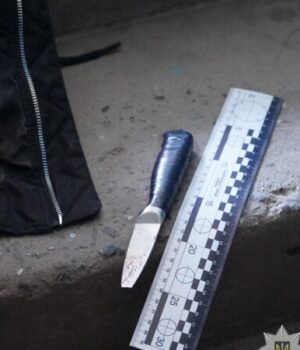 Мовчання-підозрюваної-та-чутки-про-булінг:-поліція-шукає-причини-замаху-на-вбивство-школярки-у-Тернополі