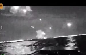 Українські моряки уразили катери РФ, які охороняли Керченський міст. ВІДЕО Українські-моряки-уразили-катери-РФ,-які-охороняли-Керченський-міст.-ВІДЕО