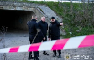 Стрілянина в Рівненській області: чоловік поранив військового та поліцейського під час перевірки документів На-Рівненщині-чоловік-з-автомата-стріляв-у-військових-ТЦК-і-поліцейського,-є-поранені,-стрілка-шукають.