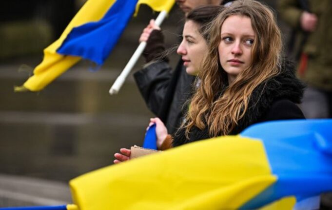 Опитування: українці очікують завершення війни до кінця 2026 року Українці очікують продовження війни ще на рік, але терпіння зменшується, – опитування
