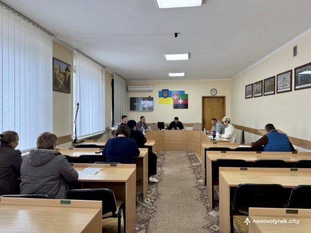 Депутати Нововолинської міської ради готуються до позачергової сесії Підготовка-до-позачергової-59-ї-сесії-міської-ради:-депутати-працюють-у-профільних-комісіях
