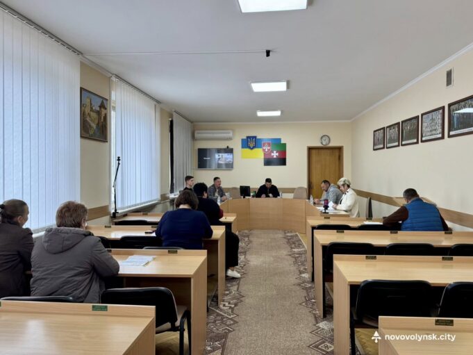 Депутати Нововолинської міської ради готуються до позачергової сесії Підготовка-до-позачергової-59-ї-сесії-міської-ради:-депутати-працюють-у-профільних-комісіях