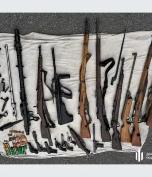 На Вінниччині викрили торговців зброєю, серед яких був працівник колонії