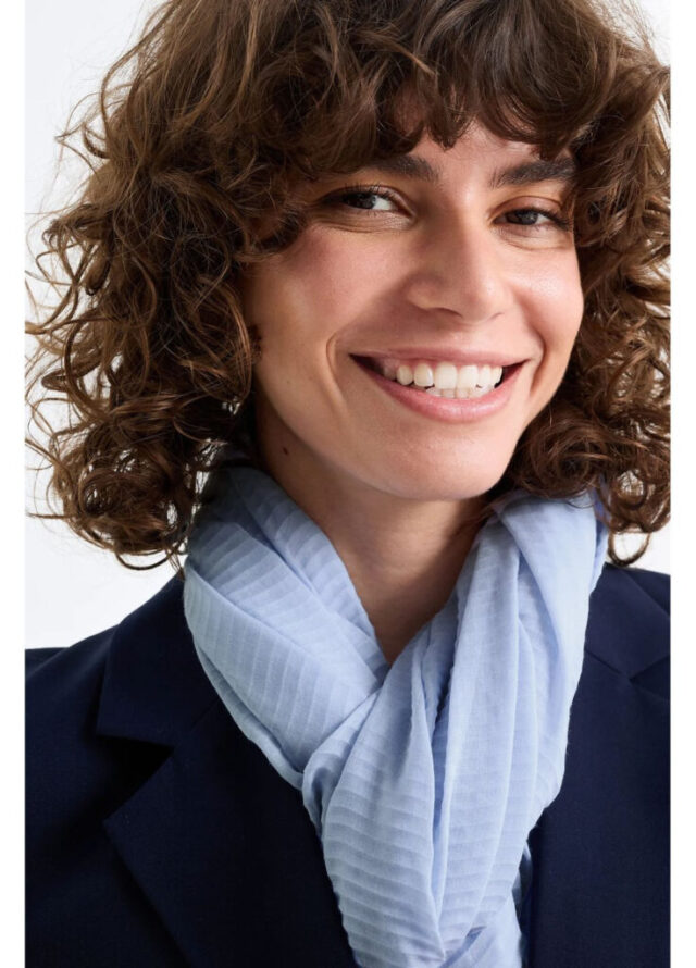 Чому українки обирають шарф жіночий від бренду C&A?