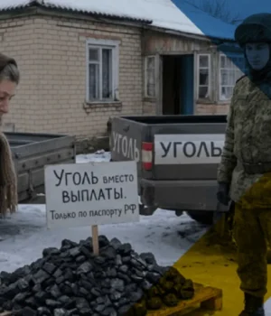 Паспорт-в-обмін-на-тепло:-окупанти-видають-вугілля-замість-грошей-–-ЦНС