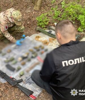 Масові-обшуки-на-Волині-та-в-інших-областях:-поліція-вилучила-цілий-арсенал