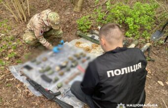 Масові обшуки на Волині та в інших областях: поліція вилучила цілий арсенал Масові-обшуки-на-Волині-та-в-інших-областях:-поліція-вилучила-цілий-арсенал
