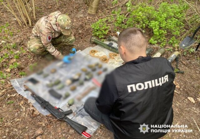 Масові обшуки на Волині та в інших областях: поліція вилучила цілий арсенал Масові-обшуки-на-Волині-та-в-інших-областях:-поліція-вилучила-цілий-арсенал