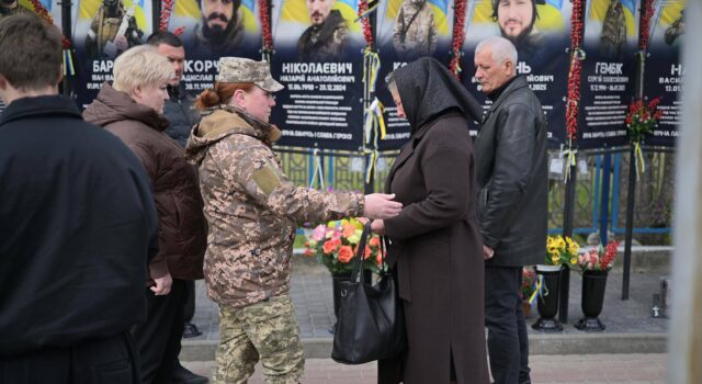 У Камені-Каширському нагородили ветеранів та вручили орден полеглого Героя його батькам У-Камені-Каширському-нагородили-ветеранів-та-вручили-орден-полеглого-Героя-його-батькам